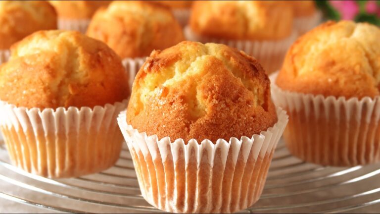 De grands et délicieux muffins ! Mélangez tout et mettez-le au four ! Recette facile pour le thé. Cu
