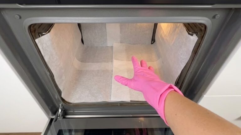 Clean Your Oven WITHOUT Scrubbing! This Simple Paper Trick Removes Grease