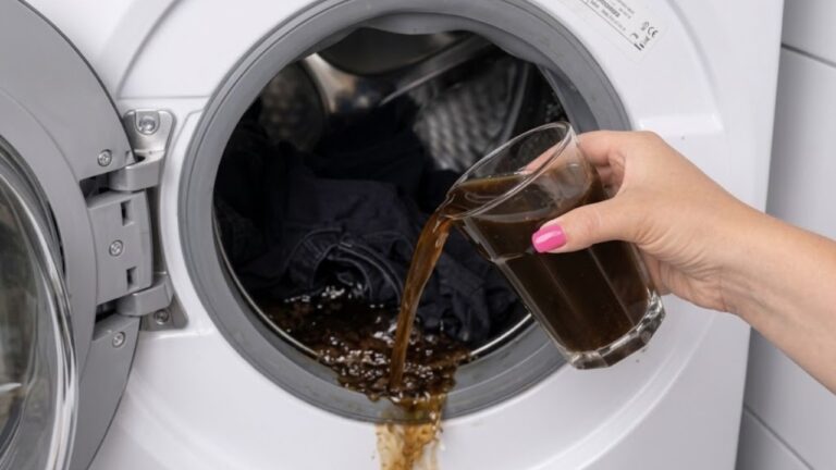 Vos vêtements noirs semblent délavés ? Essayez CETTE astuce de lavage
