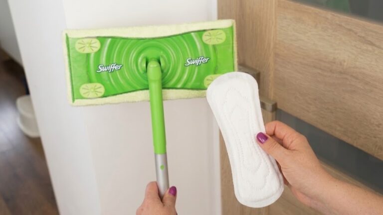 Klebe eine Binde an den Swiffer-Stiel und entferne Staub aus jeder Ecke